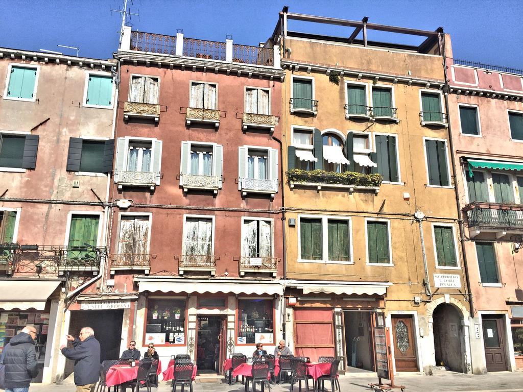 Biennale Apt Balcony Venecia