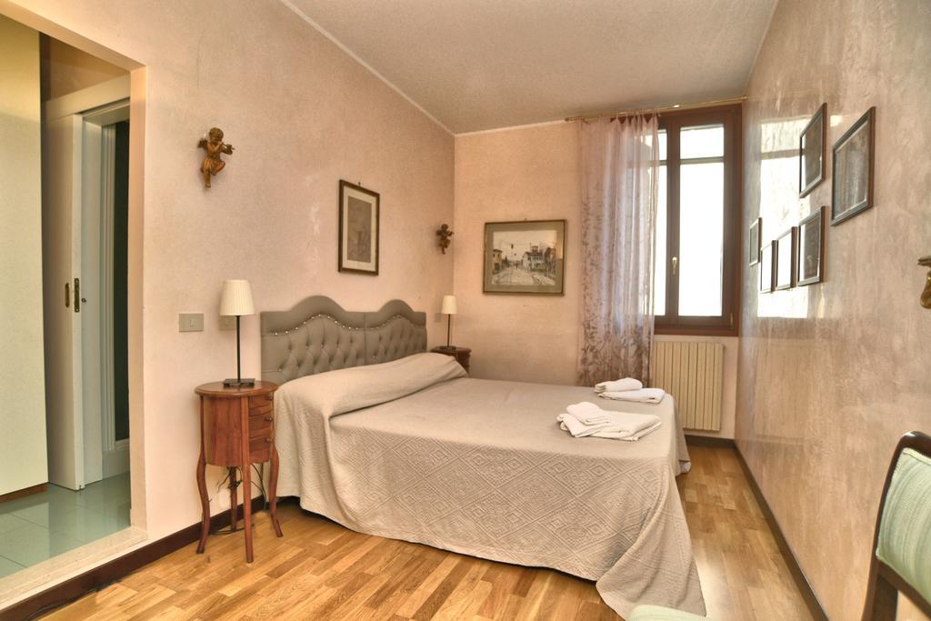 Biennale Apt Balcony * Venecia