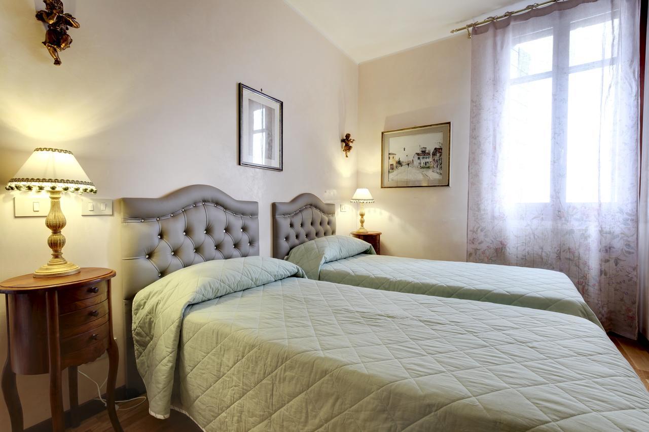 Biennale Apt Balcony * Venecia