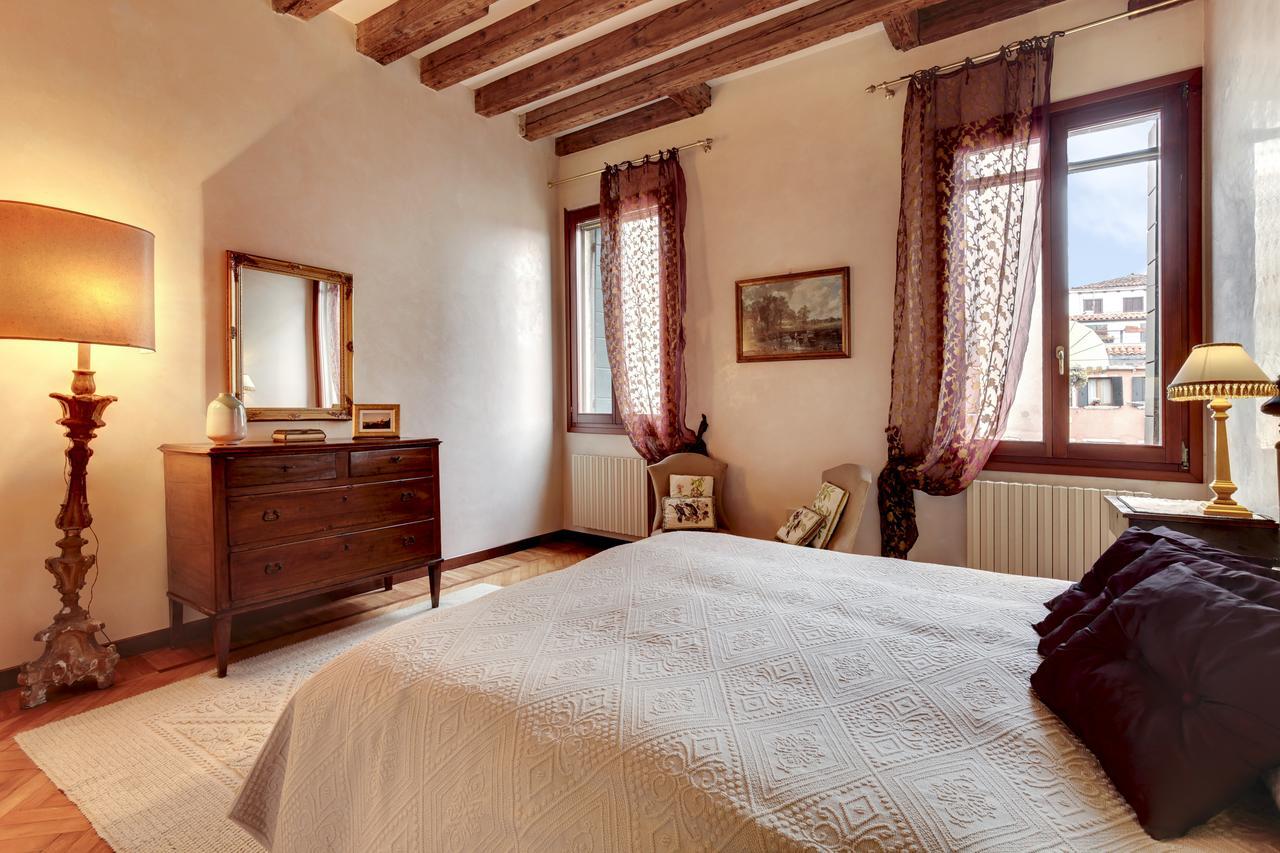 Biennale Apt Balcony * Venecia