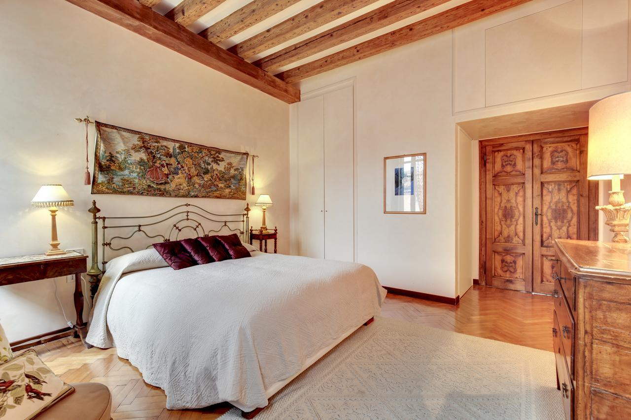 Biennale Apt Balcony Venecia